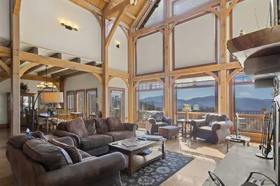 Image de 5br Luxury Mtn Home, vues, 2 suites King, bain à remous, foyer, emplacement idéal!