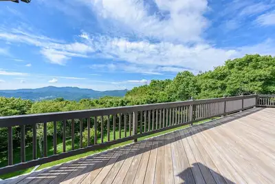 Image de Au sommet de Beech Mountain avec vue panoramique, bain Ă remous, Suite King, bain Ă remous, Ă pied du centre-ville