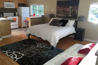 Image de Hill Top Flat Avec Wifi, Parking et A / C