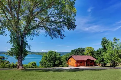 Image de Un chalet de luxe sur le lac Beaver avec un quai et une vue imprenable!