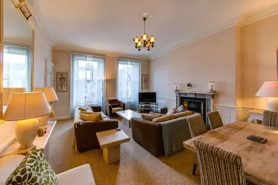 Image de 5 * Suite de luxe Central Edinburgh - vue imprenable sur le château d'Édimbourg!