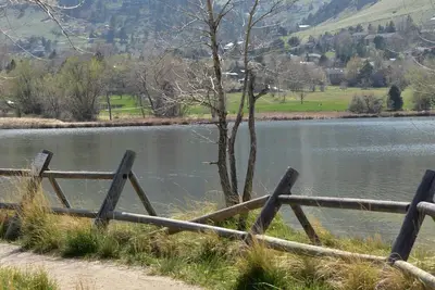 Image de Boulder Saline Pool Tennis Wonderland Lake sur Foothills Restaurants 10 personnes