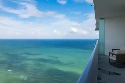 Image de Lower Penthouse Ocean Front Resort Vue imprenable Baruh