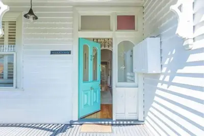 Image de 9 Barclay Street, Port FairyClassic, spacieuse maison de vacances centrale historique.