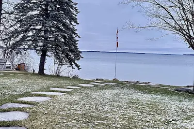 Image de Lune Point  Simcoe Lakefront Cottage