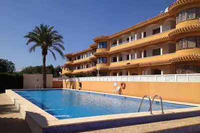 Appartement Rez-de-Chaussée avec Piscine Privée et Clôturée Directement en Face