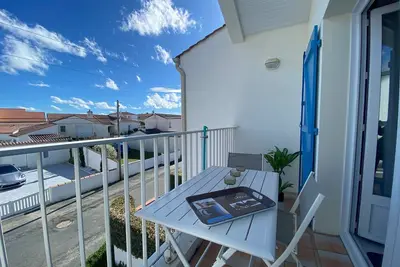 Image de Appartement 1er étage proche centre-ville, plage et commerces, balcon, parking, Wifi inclus