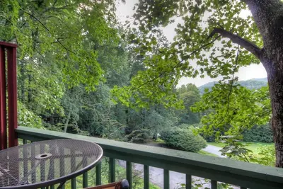 Image de Cottage à Yonahlossee, Club Privileges, Walk to Gamekeeper Restaurant avec chèque-cadeau gratuit de 50 $