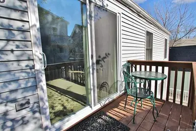 Image de Second Floor Oceanside 2 Br Condo in Beach Haven. Great Central Location!