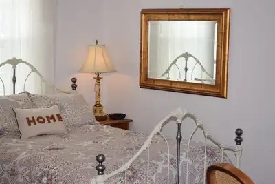 Image de Loft Mckinney est un appartement à l'étage de l'efficacité du studio à sept pâtés de maisons de