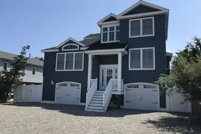 Image de Nouveau 4br dans le fond du navire, Lbi: Près de la plage et des activités amusantes pour les familles