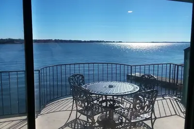 Image de Condo confortable et confortable avec une vue incroyable, le paradis des pêcheurs