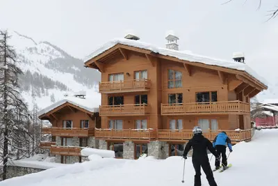 Image de Superbe duplex dans chalet de grand standing bord de piste à 400 m des remontées