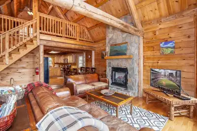Image de Log Cabin avec vue sur la montagne, bain à remous, la vie privée, Arcade, Animaux acceptés, près de Boone