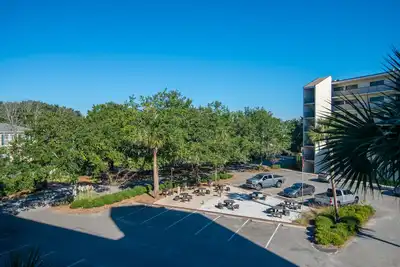 Condo de deux chambres à coucher en face de Litchfield Beach
