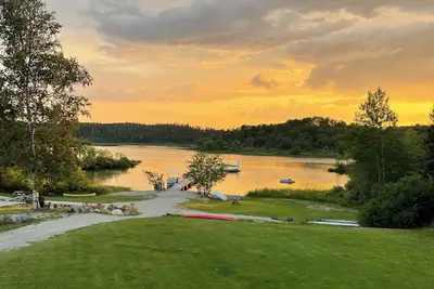 Image de Situé à la fin de Mowat Landing Road (Hwy558 Ouest), 5 chalets d'entretien ménager