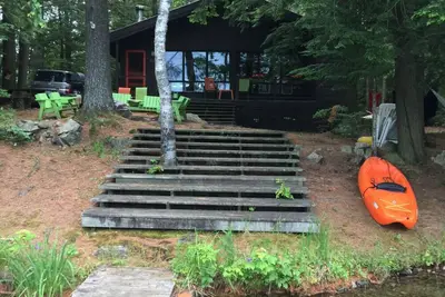 Image de Lake Front Cottage - 23 Miles/37 Klm. from Parliament Hill\nCHECK Out The Savings