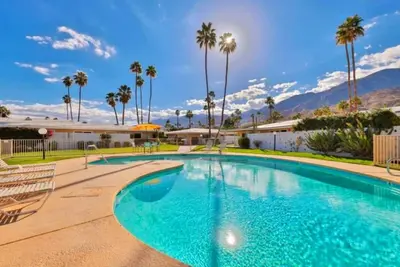 Image de Mid Century Modern Condo @ Indian Canyon Golf Course South End