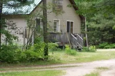Image de Chalet rustique calme, accès au lac, près des rochers sur la photo! Bateau, radeau, natation!