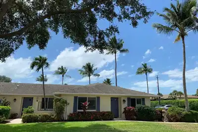 Image de Grnd Floor moderne Reno Villa Dans Glades Golf Gem 5 minutes en voiture de la 5ème avenue, Plage