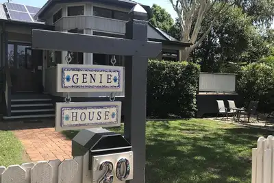 Image de Genie House - Pension familiale / Animaux de compagnie / Netflix / Wifi / proche du centre ville