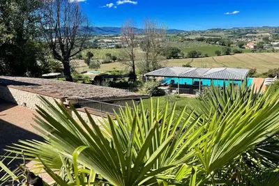 Image de Aircon, wIfI, piscine à débordement, jacuzzi, près de Spoleto, voiture recommandée pas nécessaire