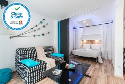 Image de Studio Bleu avec Patio Partagé à 200 mètres, 3 mn a pied, Plage de Peniche