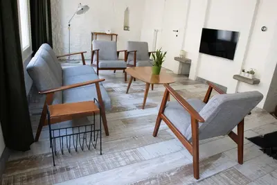 Image de maison confortable Authentic 500 m du marché avec 3 chambres et 2 salles de bains