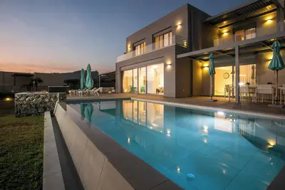 Image de 4 chambres 2, avec salle de bains 2 suites vue mer villa proche de Pefkos