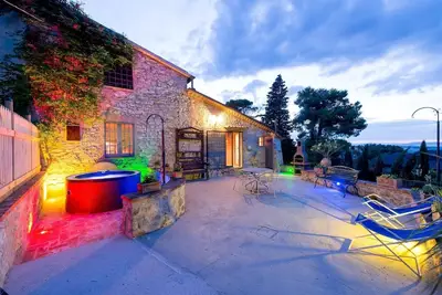 Image de Il Granaio, villa à 6 lits avec piscine et jacuzzi chauffé