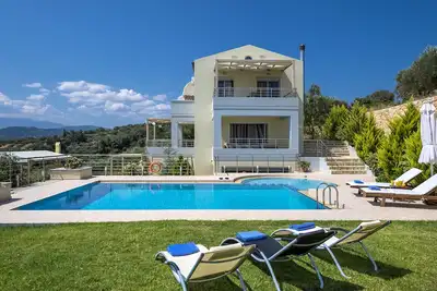 Image de Familly Villa avec vue sur la mer à couper le souffle, piscine privée, Bbq