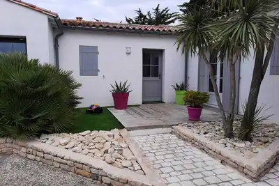 Image de Villa, 1 à 8 personnes, 50 mètres de la plage, Le Bois Plage en Ré