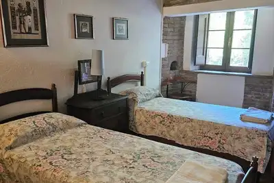 Image de Appartement: trois à l'intérieur d'un ancien château Vue D'Ensemble De La Piscine