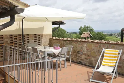 Image de Appartement rustique dans une ferme avec piscine près de Certaldo, San Gimignano