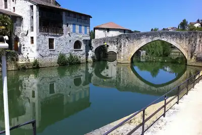 Image de Charmante maison de village français Surplombant place historique Centre