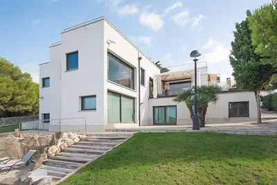 Image de th52 Villa · Torredembarra · 6 chambres · 3 salles de bain