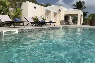 Image de Magnifique villa avec vue sur la marina et piscine dans un écrin arborée
