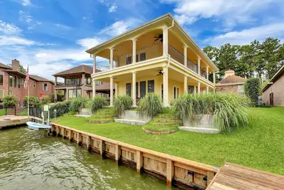 Image de RÉSERVEZ SummerAvailable. . . Waterfront Texas unique maison pittoresque