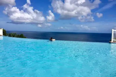 Image de Plage pour le surf-piscine à débordement-plongée sous-marine-parachute ascensionnel-vue sur l'océan
