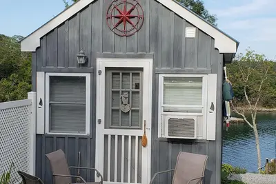 Image de Bord De L'Eau Tiny House Cottage, C'Est Tiny, C'Est Nautique, C'Est Grand Assez