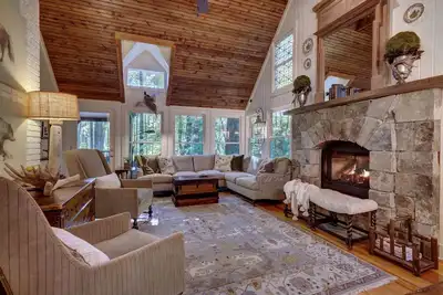 Image de En vedette dans le magazine Cottage Journal, quai privé, 3 chambres, à 5 min de la rue Main