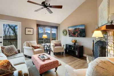 Image de 3br, vues Grandfather Mountain, foyer au bois, quartier calme Ă Blowing Rock