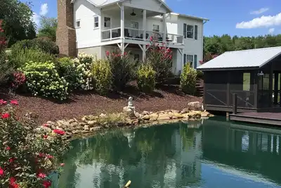 Image de Étang privé! ! Buvez dans la beauté! Hiraeth Hill Cottage