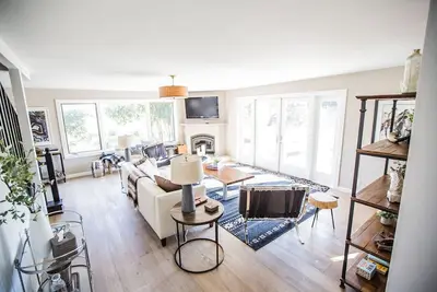 Image de Superbe ferme Westside Winery avec élégance décontractée