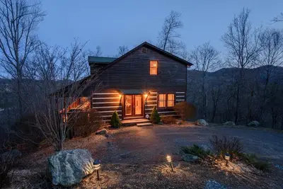 Image de Cabine 4br, Vues, ​​Bain à remous, Table de billard, Emplacement Central Boone, Près de Ski, Snow Tubing, Tyrolienne