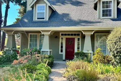 Image de Charmant style Craftsman 3 chambres 3 salles de bain près de l'océan et près de ft. Bragg