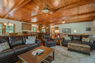 Image de Belle maison avec bain à remous, King Master Suite, Table de billard, Great Mountain Views