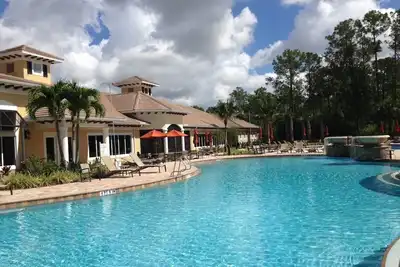 Image de Superbe villa située dans une communauté fermée, piscine, tout nouveau centre d'agrément.