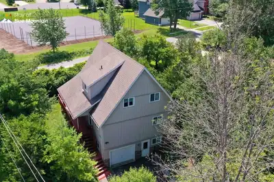 Image de 106 Birchview Trail- Voûtes, plancher au plafond d'été Windows + Hot est ici!