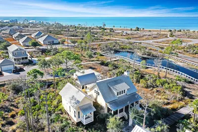 Image de WindMark Beach, Isolé, Repas en plein air, Accès à la piscine, Des tonnes de pièces pour la famille ~ Moon & Stars